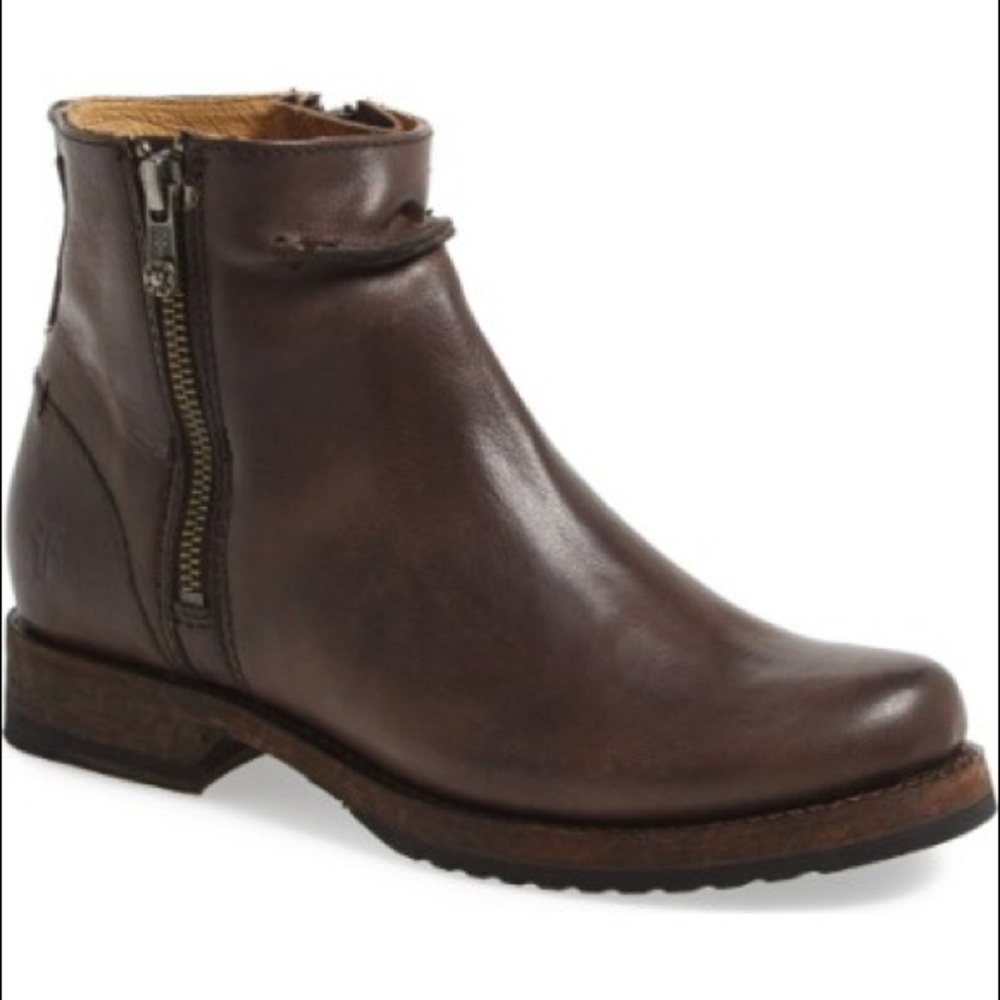 Frye Veronica Seam short boots - Size 10
